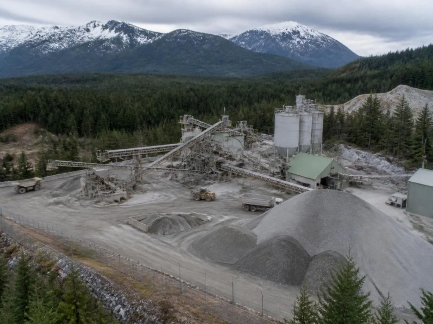 Aggregate and cement processing plant